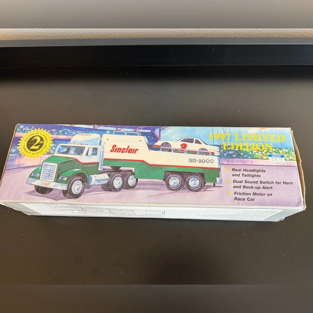 Sinclair SG-2000 Toy Truck and Race Car - Green and White